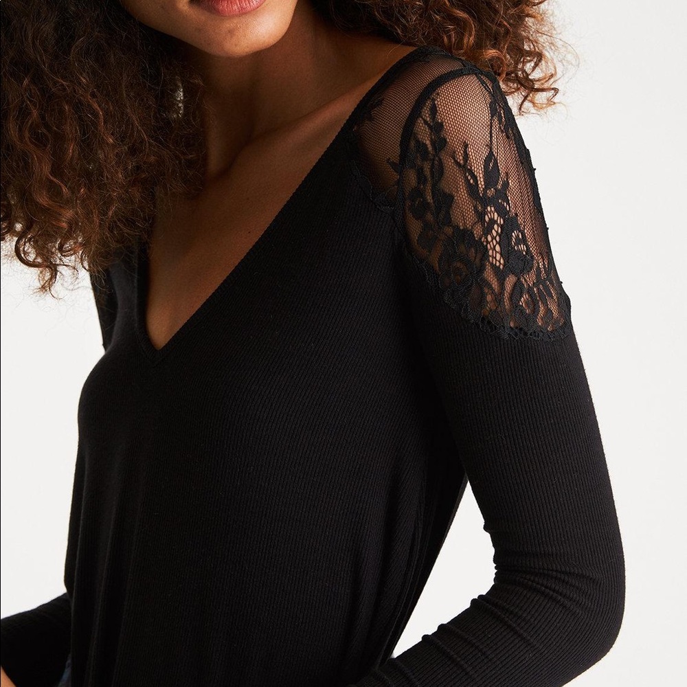 American Eagle Black Shoulder Lace Top